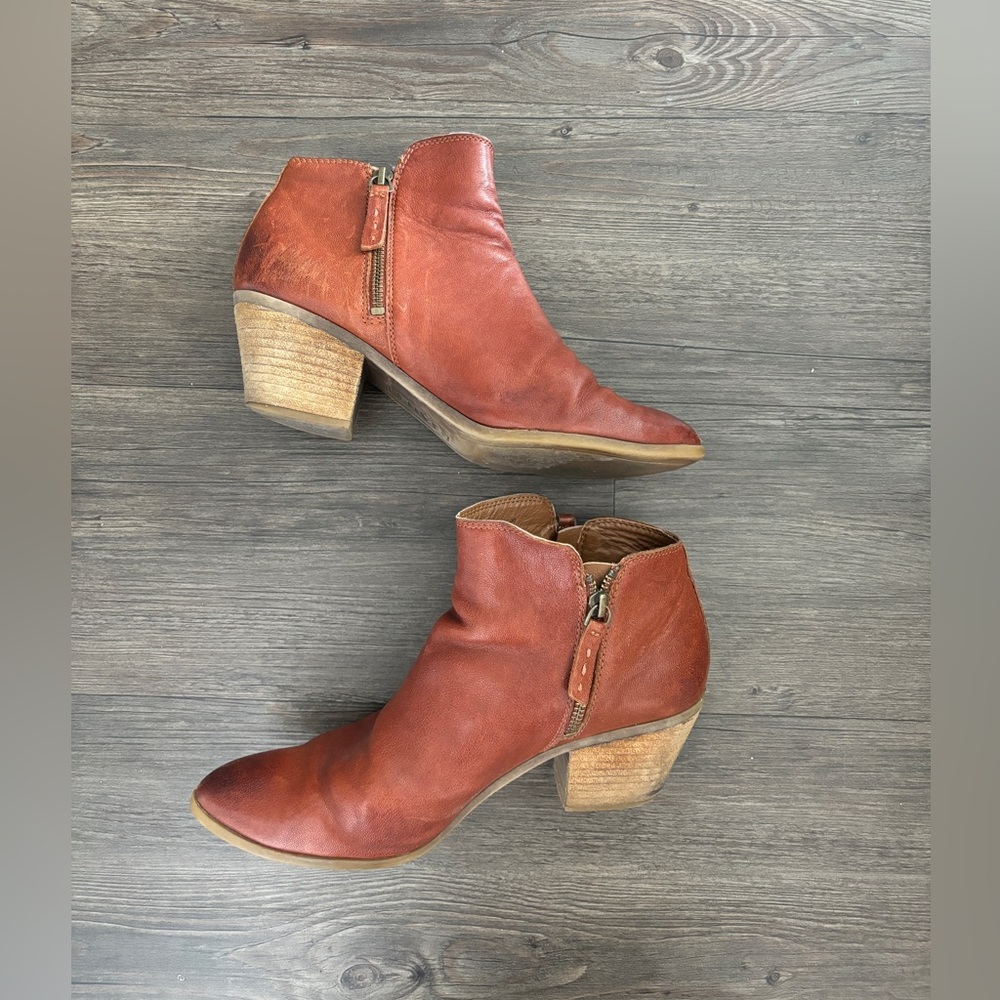 Carmel Frye ankle booties size 9